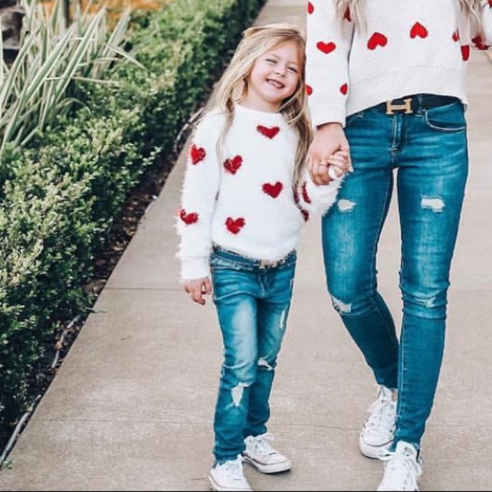 Girls forever 21 heart sweater
